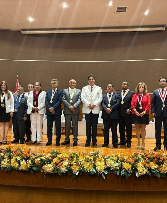 Presidente de la Junta Nacional de Decanos y Decano del CALSUR Participa en Ceremonia de Juramentación del Nuevo Consejo Directivo del CDCP