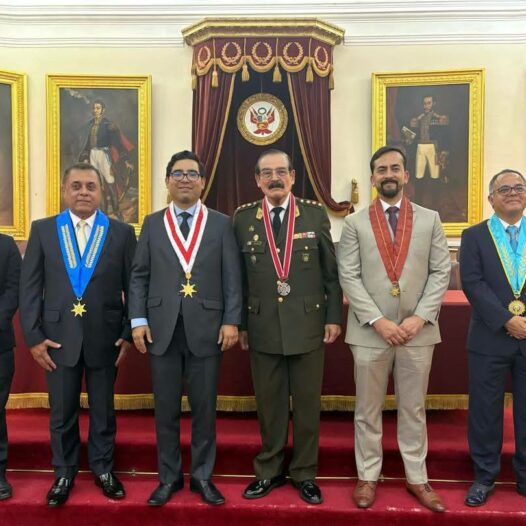 Dr. Vicente Paul Espinoza Santillán participa en la sesión solemne por el Combate del 02 de mayo de 1866, junto al General de Brigada Carlos Tafur Ganoza
