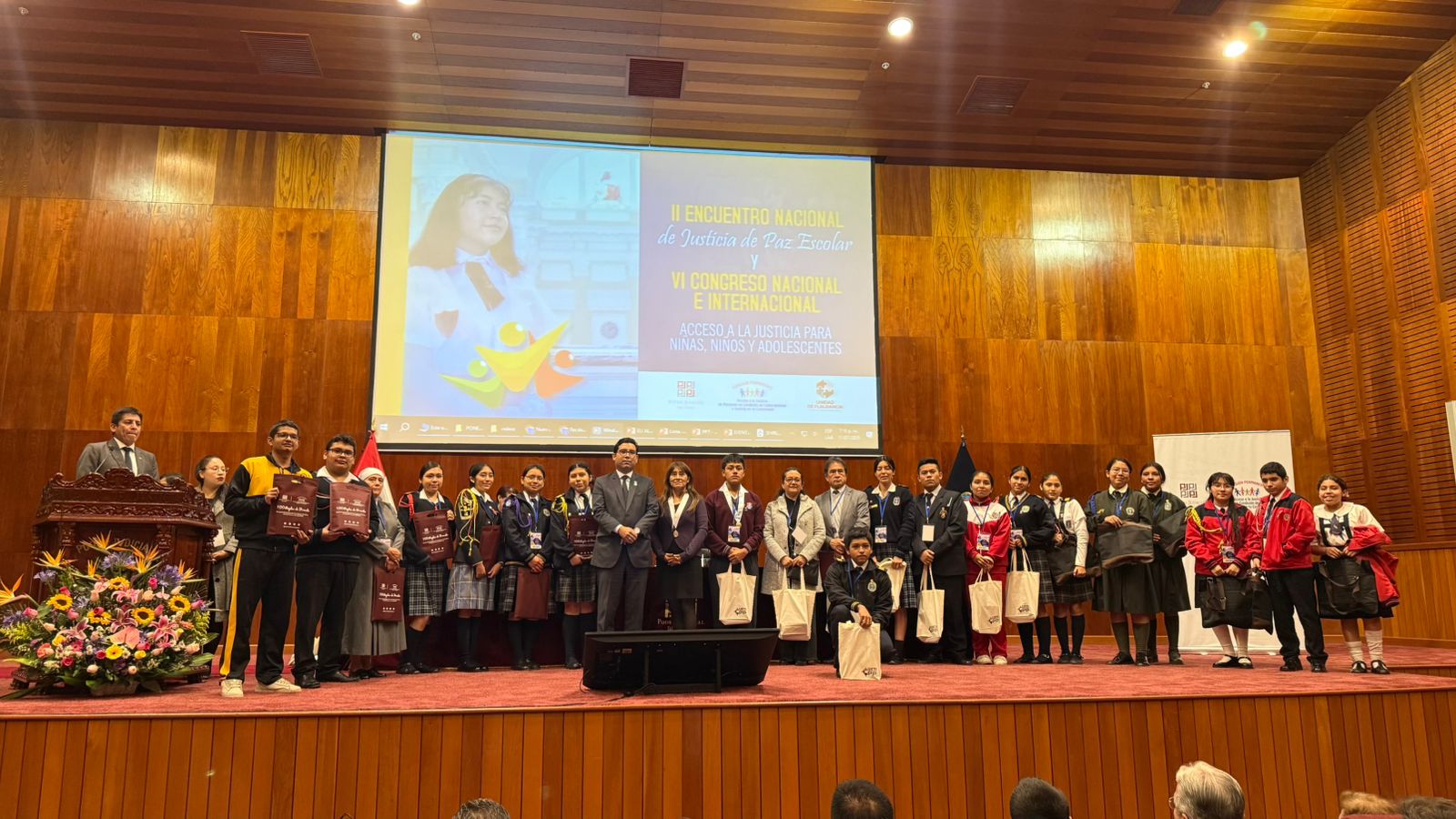 Decano CALSUR participa de la clausura del VI Congreso Internacional de acceso a la justicia de niños y adolescentes y jueces de paz escolares Decano CALSUR participa de la clausura del VI Congreso Internacional de acceso a la justicia de niños y adolescentes y jueces de paz escolares