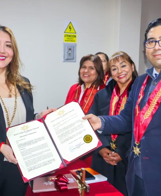 CALSUR otorgó la máxima condecoración “Francisco García Calderon y Landa” a la Dra. María Antonieta Sánchez García