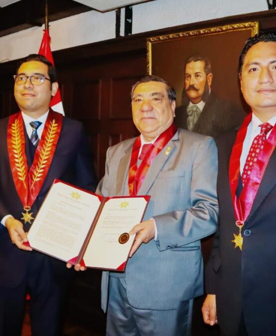 CALSUR incorpora como miembro honorario de la Orden al Dr. Víctor García Toma