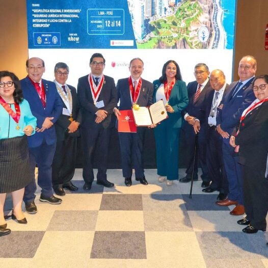 Presidente JUDECAP brindó reconocimiento institucional a presidente de la FIA