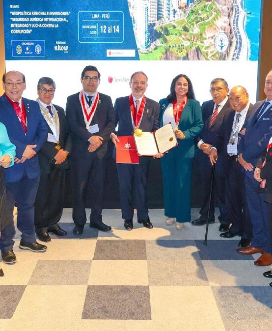 Presidente JUDECAP brindó reconocimiento institucional a presidente de la FIA